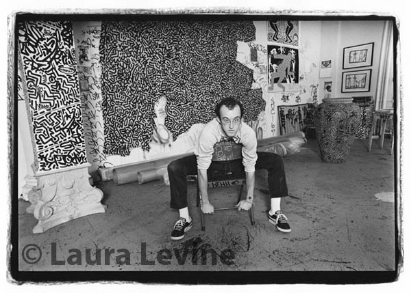 Keith Haring in his studio NYC 1983 © Laura Levine