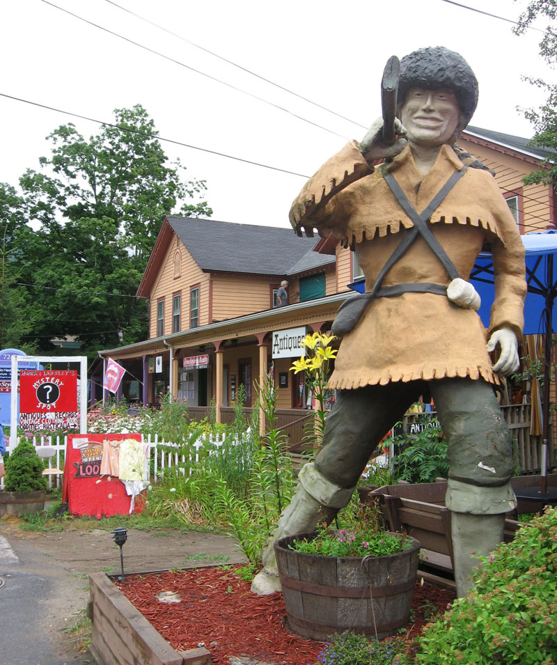 Davy Crockett statue, Phoenicia, NY © Laura Levine